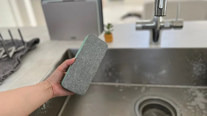 シンクの水垢掃除が劇的にラクになる掃除グッズ