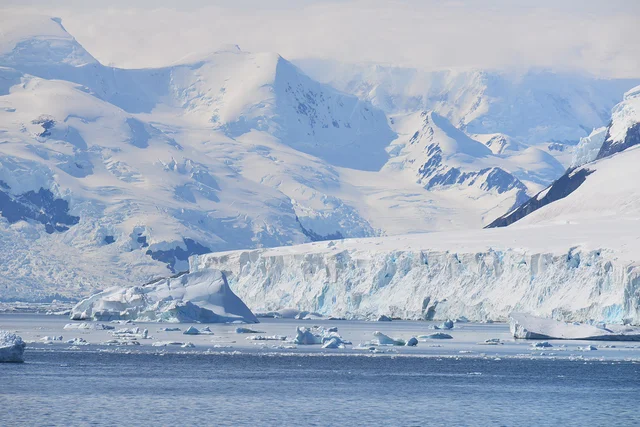 「南極」と「北極」の違いを教えて！より寒いのはどっち？