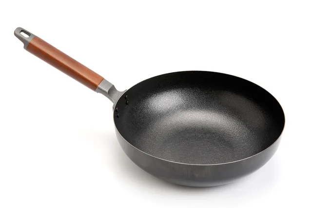 フッ素加工のフライパンの不思議。水や油をはじき、焦げつかないのはなぜ？