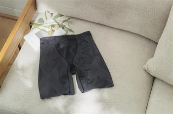 気になるヒップラインを、履いてアップ！ロングセラーの人気ガードルをレタスフレンズ３名が試してみました！