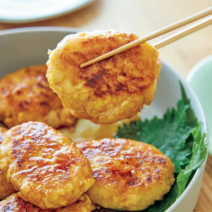 照り照りの甘辛仕上げが食欲をそそる！「豆腐と長いもの落とし焼き」