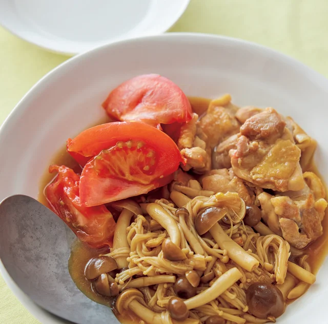 睡眠不足にはGABA！トマトが程よく甘酸っぱい「とりときのこのトマトすき煮」