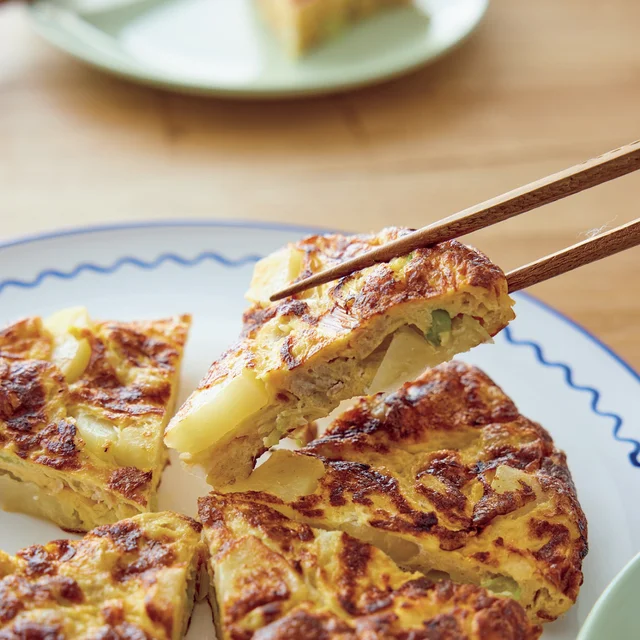 【質のよい睡眠をサポート】にんにくとごま油をきかせた「じゃがいもとひき肉の中華風オムレツ」