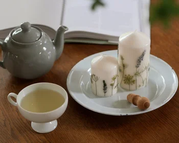 お手軽なのに高級感！秋の夜長に楽しむ押し花キャンドル作り