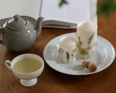 お手軽なのに高級感！秋の夜長に楽しむ押し花キャンドル作り
