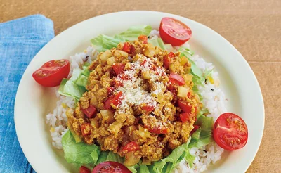 カレー風味のタコミートと野菜を雑穀ごはんにのせて