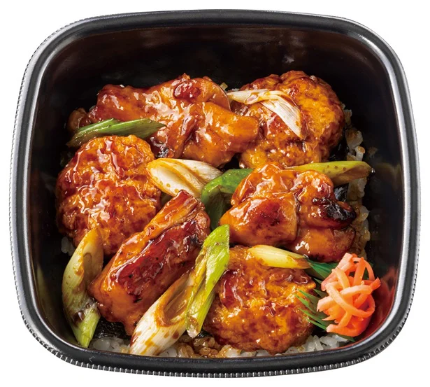 ふわっと香る炭火「旨だれ焼鳥つくね重」 660円