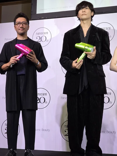 黒いセットアップで。KUBOKIさんと川上洋平さん