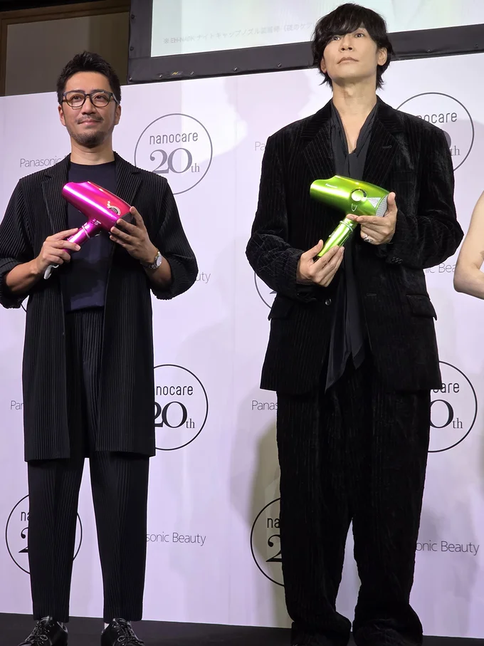 黒いセットアップで。KUBOKIさんと川上洋平さん