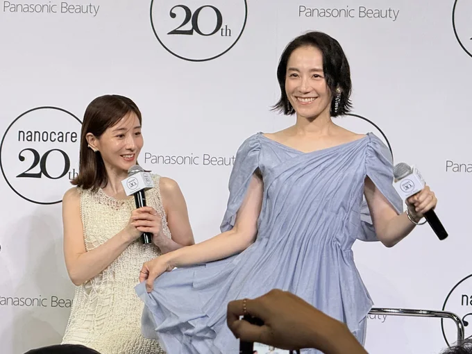 篠原ともえさんが制作した“心地よい風”をテーマにしたドレスを披露