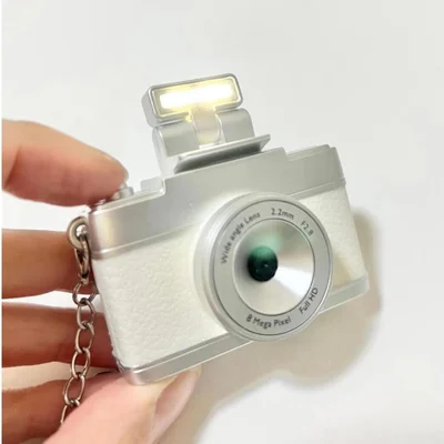 フラッシュまでついています　　えっこの価格で？！▶