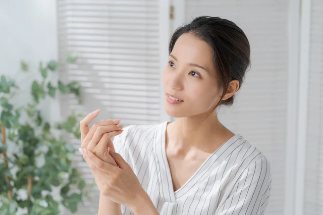 木の香りでストレスも解きほぐす、新しいハンドクリームが登場