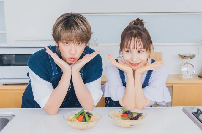 おちゃめなおそろいポーズに「かわいい!」とスタッフ絶賛