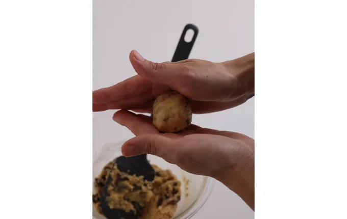 手でころころ丸める