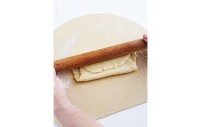 麺棒でのばして折りたたむ