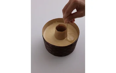 型に生地を流し入れる
