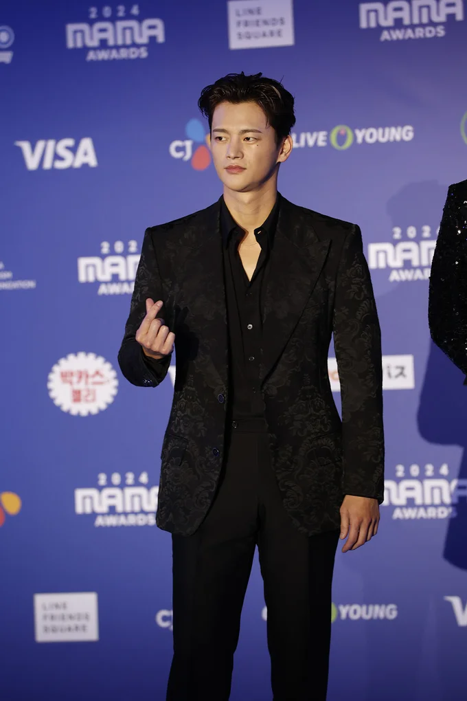 「MAMA AWARDS（Mnet ASIAN MUSIC AWARDS）」に登場したソ・イングクとアン・ジェヒョン撮り下ろし