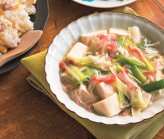 肉や魚がなくてもボリュームたっぷり！かにかまが主役の「卵炒め」と「とろみ煮」