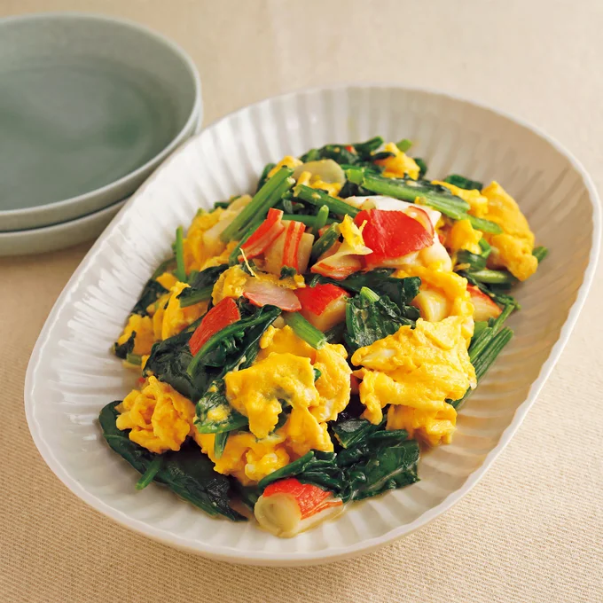 マヨしょうゆで食べごたえのある味に「かにかまとほうれん草の卵炒め」