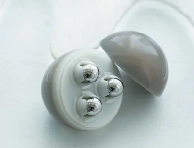 頭や顔をゴロゴロすると、刺激が気持ちよく気分もリフレッシュ！