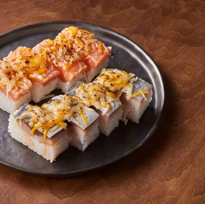 チーズがしめサバの酸味をマイルドに