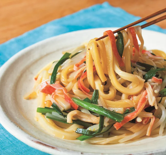 甘みと酸味がきいたパッタイ風の一品「エスニック風うどん」