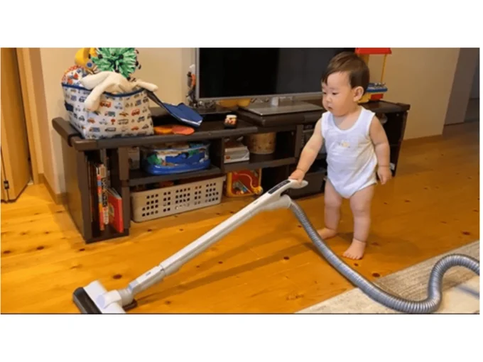 掃除機が大好きでおもちゃを買うほどだったそう▶年長さんになった現在の姿は?(⇒次へ)
