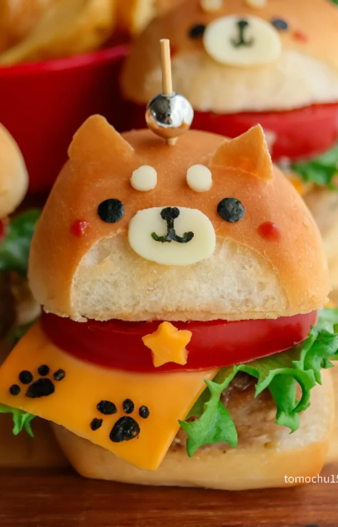 柴犬のハンバーガー！▶夏に簡単につくれるレシピもあるそう（⇒次へ）