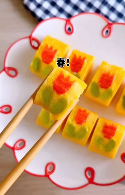 カニカマを使ったチューリップ。▶かわいくて食べられないレシピも！？（⇒次へ）