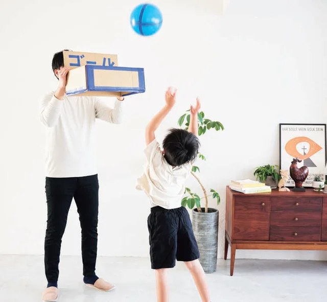 【運動神経を鍛えるおうち遊び】全身を使ってシュート！「風船バスケ」の作り方