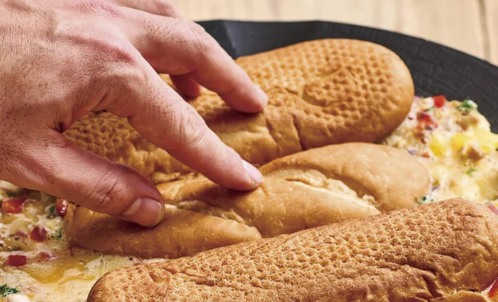 【マルチグリドルで焼く】具材がたっぷりのタネを焼いてはさむ個性派「スプレッドサンド」／マルチグリドル マジックレシピ（2）