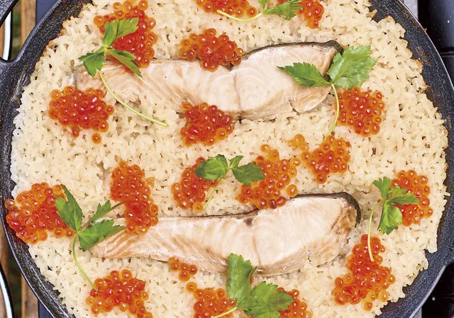 【マルチグリドルで炊く】15分炊いて蒸らすだけ。完食必至の「サケといくらの親子飯」