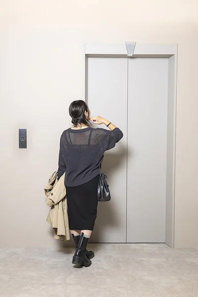 【アフター写真】インナーにタンクトップを合わせて肌をチラ見せ