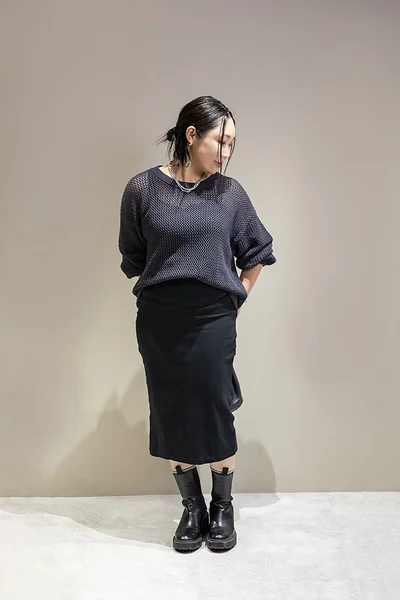 【アフター写真】お手持ちのトップスにメッシュニットを重ねるだけでおしゃれに♪