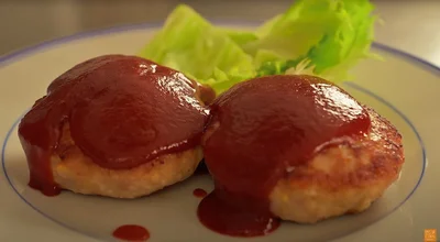 鶏ひき肉でごちそうハンバーグ!あふれ出るチーズに家族の歓声が聞こえてくる、きじま流「チキンでチーズ イン ハンバーグ」