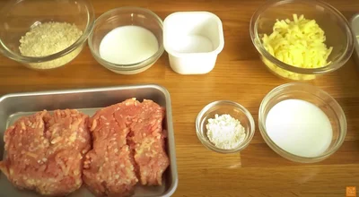 材料　▶︎ソースの材料をチェック