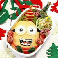 赤×白のシマシマりんごで、ミニオンのクリスマス弁当【キャラ弁】