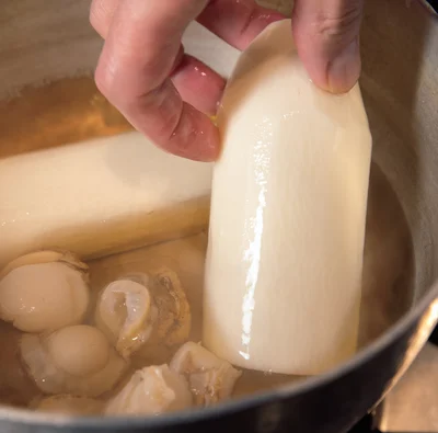 長いもはまずは大きいまま煮て味をしみこませる