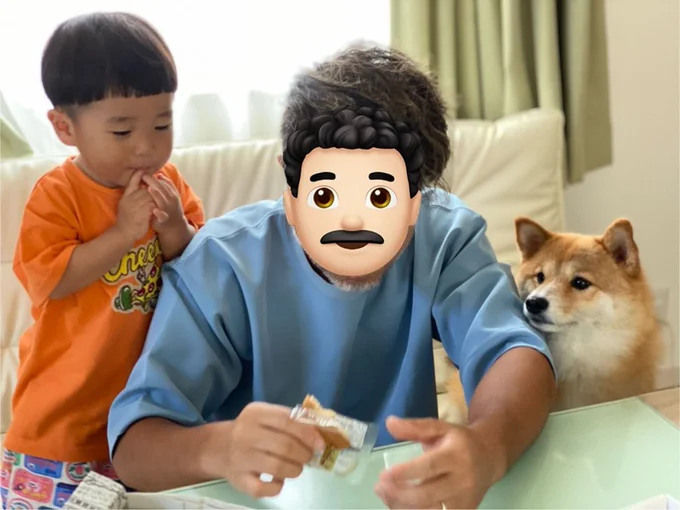 おやつを食べるお父様に集まる小さき者たち▶コンソメちゃん、まん丸になりました(⇒次へ)
