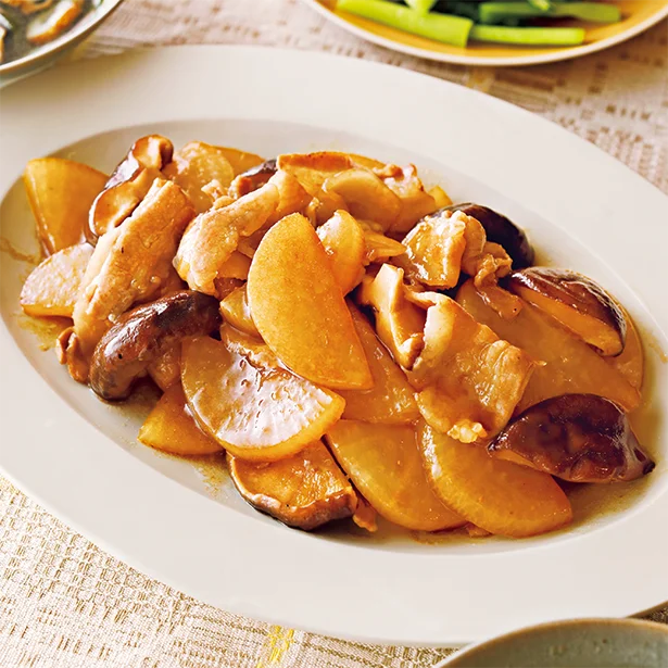 肉のうまみをたっぷりと吸ったやわらかな大根がたまらない！「豚バラと大根のオイスター煮」の献立