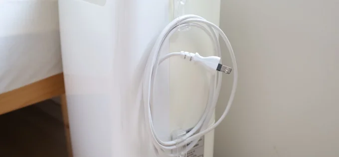 ケーブルを巻きつける場所があるだけで、とってもスッキリ