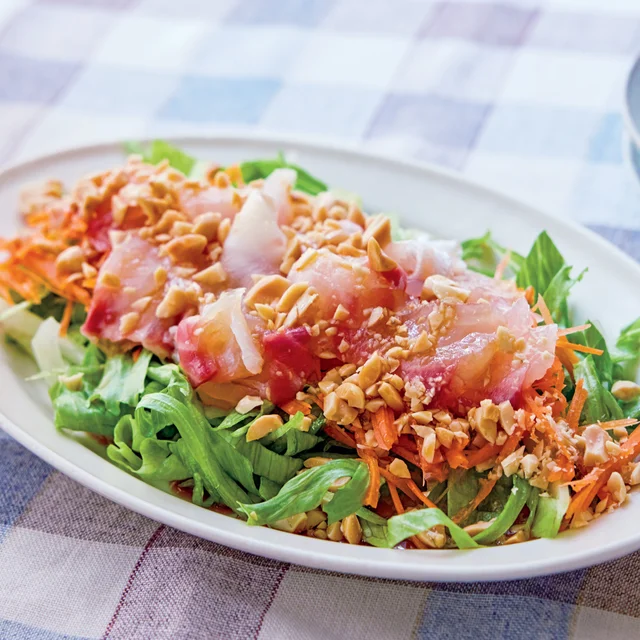 お刺身のおいしいアレンジ！たっぷり野菜を合わせた「中華風お刺し身ボリュームサラダ」