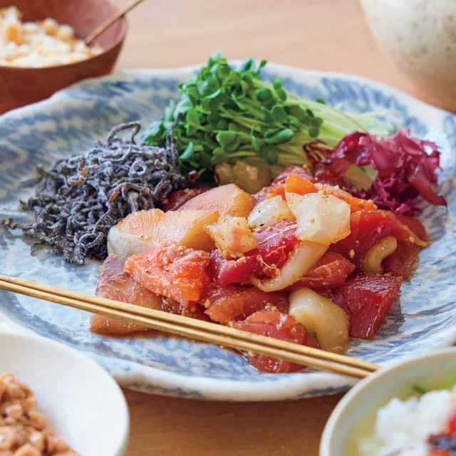好きなお刺し身をのせるだけ！食卓を華やかに彩る「お刺し身の豪華茶漬け」