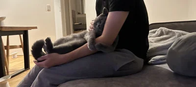 ジルくんもギュッ▶すっぽり…（⇒次へ）