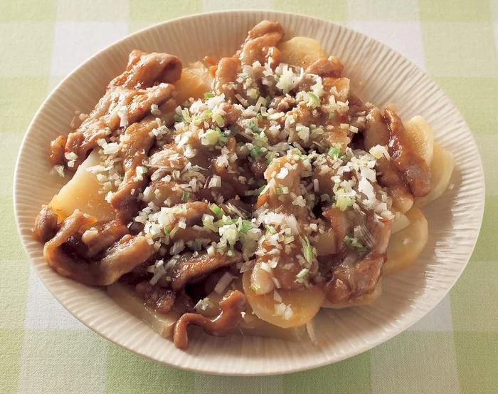 コツは豚肉にしっかり下味をつけること。ボリュームおかず「じゃが豚のレンジ中華蒸し」