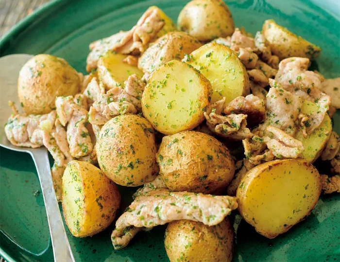 バター＆青のり味が美味しくないわけがない!? 「新じゃがと豚こまの青のりバター炒め」