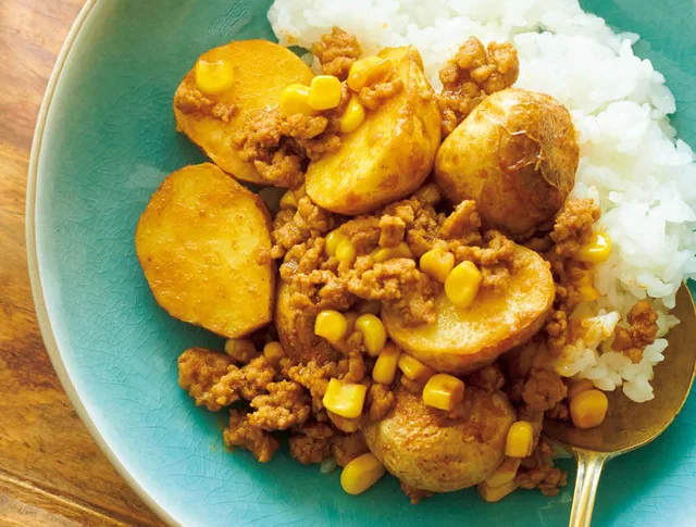 ケチャップベースだから子どもも大人も食べやすい! 「新じゃがのドライカレー」