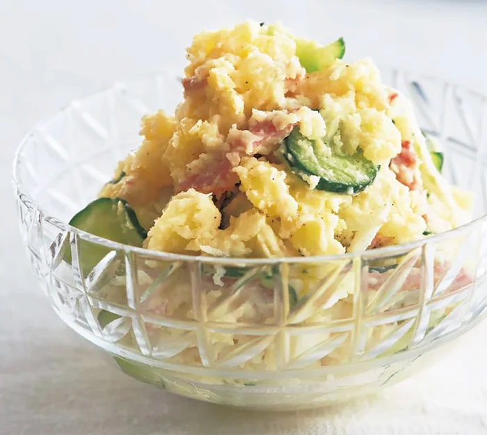 しっとりさせるのがコツ！ 牛乳を加えてマイルドに仕上げる「王道ポテトサラダ」