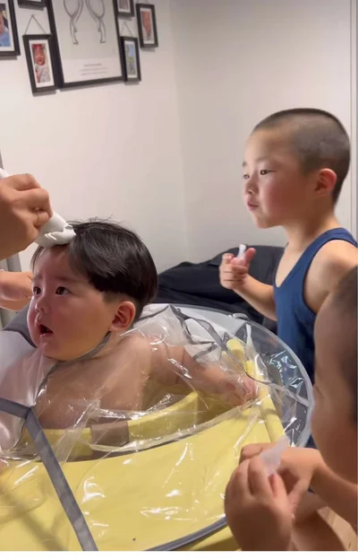  お兄ちゃんたちも坊主なんかい！とつっこみが殺到▶SNSの反響はいかに！？（⇒次へ）