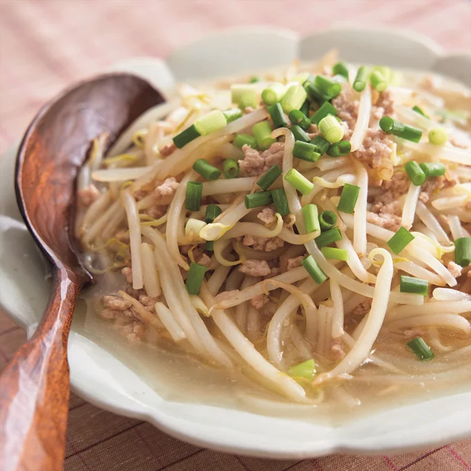 あっさりなのに奥深い。スープごとご飯や麺にかけても◎「もやしの塩そぼろ煮」